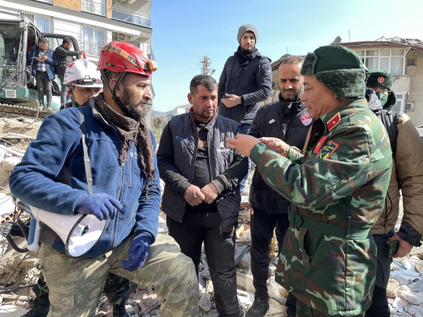 Lực lượng cứu hộ Quân đội tìm thấy 3 vị trí nạn nhân ở Thổ Nhĩ Kỳ -0