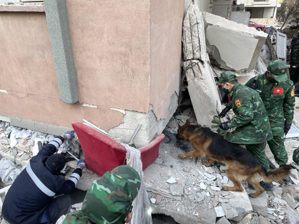Lực lượng cứu hộ Quân đội tìm thấy 3 vị trí nạn nhân ở Thổ Nhĩ Kỳ -0