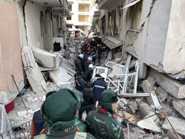 Lực lượng cứu hộ Quân đội tìm thấy 3 vị trí nạn nhân ở Thổ Nhĩ Kỳ -1