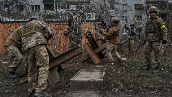 Nga giành hết cao điểm, Ukraine sơ tán dân khỏi Bakhmut -0
