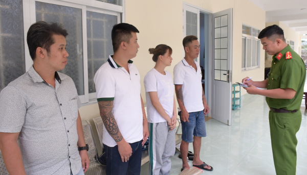Bắt nhóm đối tượng đánh chồng người vay tiền nhập viện -0