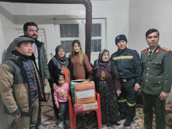 Rescue team of MPS visits Vietnamese citizens affected by earthquake in Turkey -0