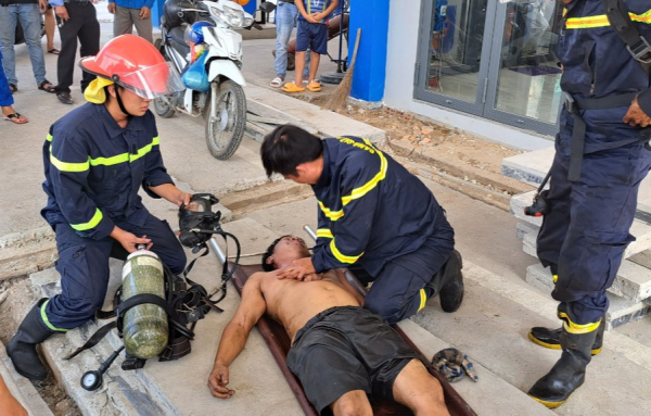 Kịp thời cứu nạn 2 lao động bị ngạt khí trong bồn chứa xăng -0
