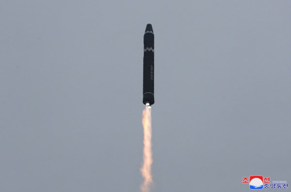 Triều Tiên công bố loạt ảnh xác nhận phóng tên lửa ICBM -0