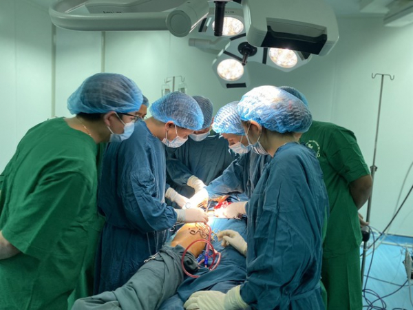 Bệnh viện Quảng Trị lần đầu thực hiện ECMO cứu sống bệnh nhân sốc tim nặng -0