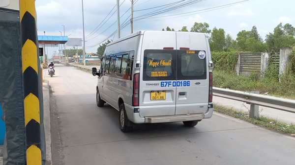 Xe máy vô tư đi vào đường cao tốc TP Hồ Chí Minh - Trung Lương bất chấp biển cấm -6