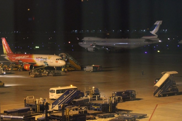 Sân bay Nội Bài  đối mặt nỗi lo khỉ xâm nhập khu bay -0