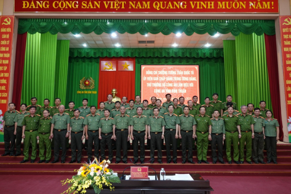 Deputy Minister Tran Quoc To requests police in Binh Thuan to focus on implementting Resolution 12 -0