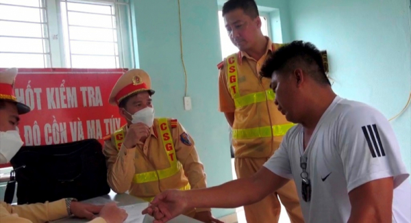 Lái xe đầu kéo chặng ngang cao tốc thách thức CSGT tài xế nhận kết đắng 12 tháng tù -0