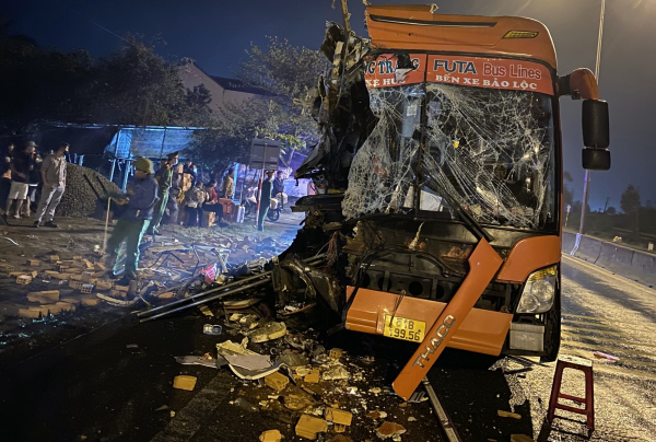 Khởi tố tài xế xe khách gây tai nạn làm 3 người chết ở Quảng Nam -0