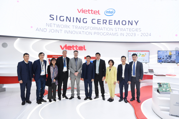 anh 3 - viettel & intel.jpg -0