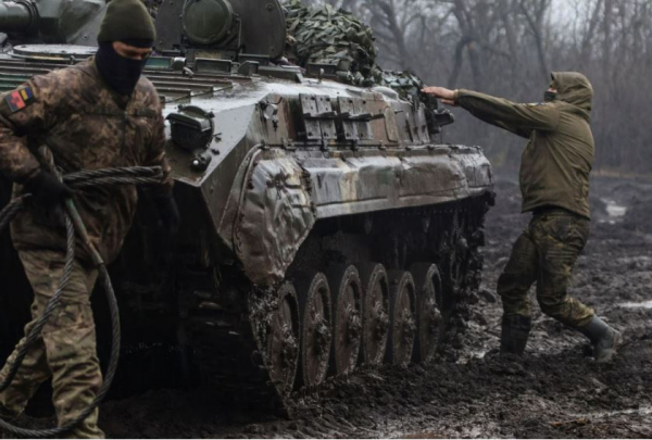 Lính Ukraine tiết lộ tình thế khó khăn tại chảo lửa Bakhmut -0