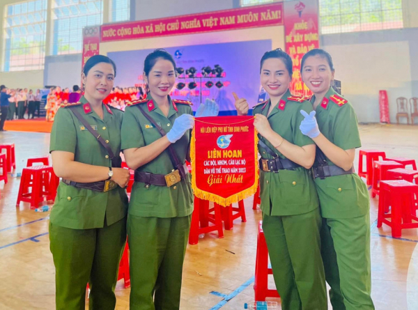 Hội Phụ nữ Công an tỉnh Bình Phước đoạt giải Nhất liên hoan dân vũ thể thao -0