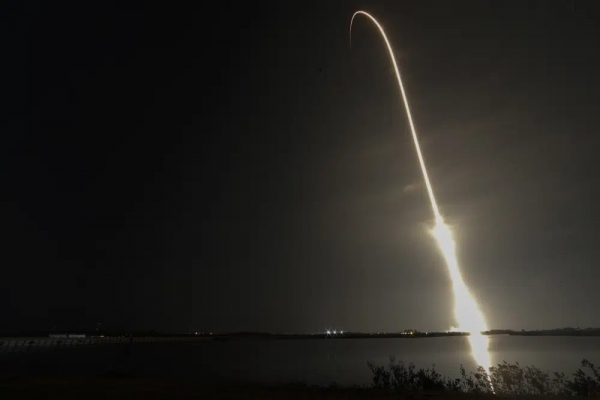 Tên lửa SpaceX đưa 4 phi hành gia lên trạm vũ trụ của NASA  -0