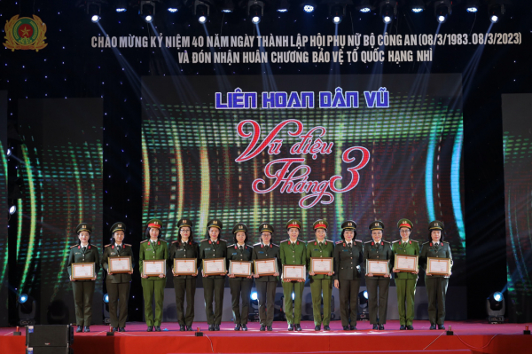 Tổng kết và trao giải hội thi “Tự hào người nữ chiến sĩ CAND” -0