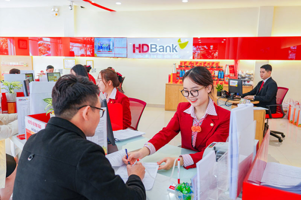 Gửi tiết kiệm tại HDBank, nữ khách hàng ở Hà Nội trúng 1 tỷ đồng -0