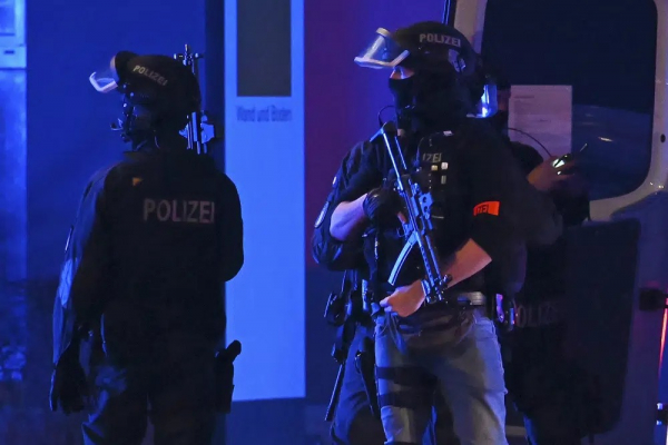 Nổ súng tại nơi thờ cúng tôn giáo ở Đức, nhiều người thương vong - 1