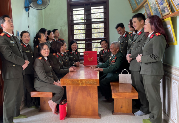 Cơ quan UBKT Đảng ủy Công an Trung ương tri ân người có công với cách mạng tại Thừa Thiên-Huế -0