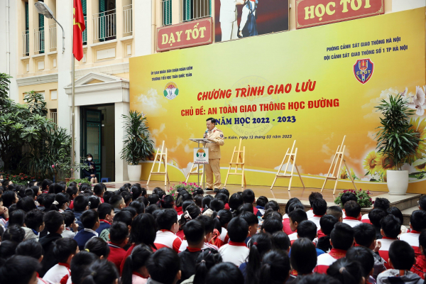 Công an Hà Nội đẩy mạnh công tác tuyên truyền về ATGT trong trường học -0