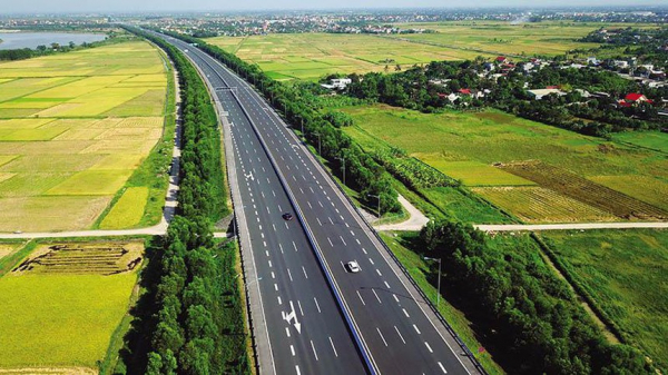 Việt Nam sẽ có hơn 410km đường bộ cao tốc Bắc-Nam trong năm nay -0