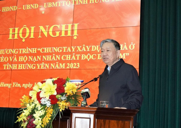 Minister To Lam attends event to launch program of building homes for the poor in Hung Yen -0