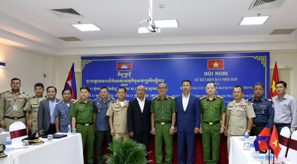 BLO of Vietnam and Cambodia provinces sign cooperation deal -0