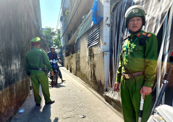 Hơn 50 Cảnh sát đột kích “cứ điểm” ma túy gần chùa Pháp Lâm -0
