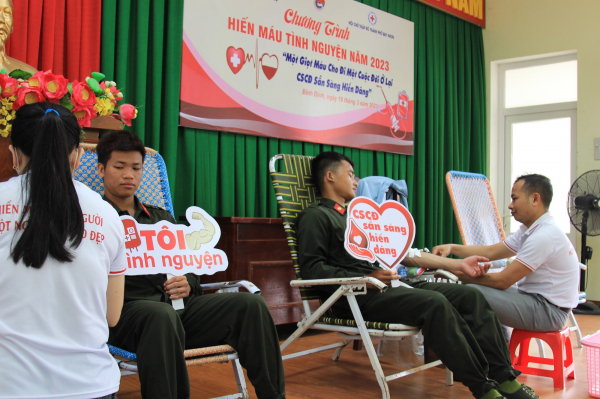 Trung đoàn CSCĐ Nam Trung bộ tổ chức hiến 325 đơn vị máu -0