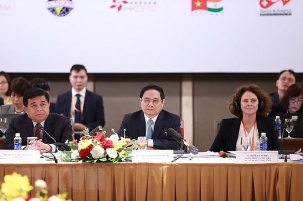 PM pledges to further support enterprises at Vietnam Business Forum 2023 -0