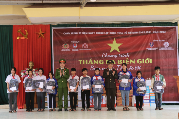 Học viện CSND và Công an tỉnh Sơn La tổ chức chương trình “Tháng 3 biên giới - Biên cương Tổ quốc tôi” -0