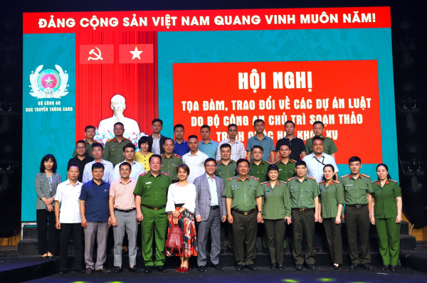 Phối hợp giải đáp nhiều thông tin 