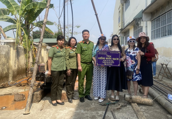 Công an tỉnh Lâm Đồng tặng giếng nước cho 3 trường học vùng khó khăn -0
