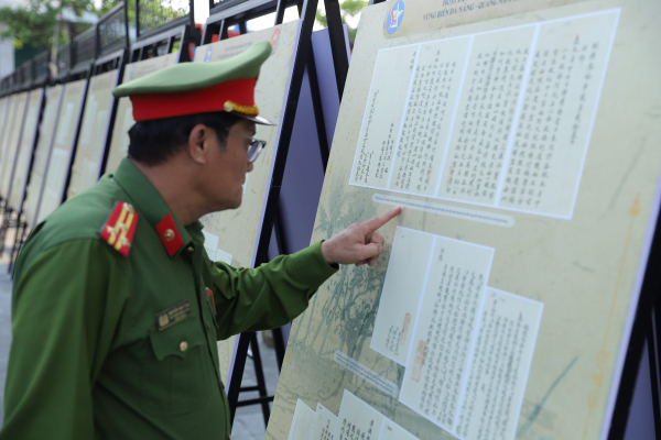 Đà Nẵng tái hiện truyền thống vươn khơi bám biển qua triển lãm “Di sản tư liệu thế giới - Châu bản triều Nguyễn” -0