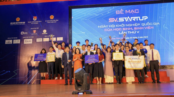 Vietnamese students receive 80 awards for start-up ideas -0