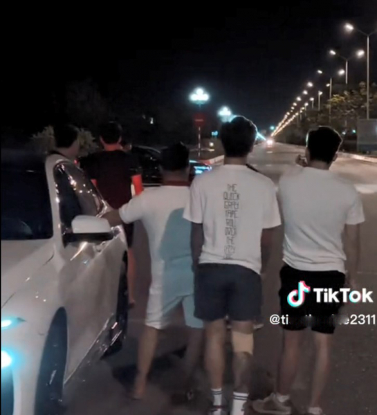 “Biểu diễn” đua ô tô ở Vũng Tàu, quay clip khoe trên mạng -0