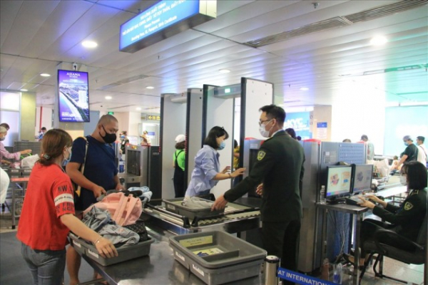 Tăng cường kiểm tra định kỳ và đột xuất hành lý của tổ bay trước và sau khi kết thúc chuyến bay -0