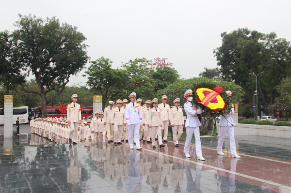Cục An ninh chính trị nội bộ dâng hoa, dâng hương tưởng niệm Chủ tịch Hồ Chí Minh -0