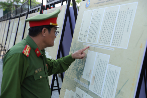Exhibition highlights historic documents on Da Nang’s role under Nguyen Dynasty -0