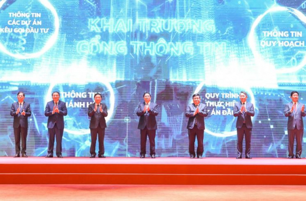 FPT đồng hành cùng tỉnh Khánh Hòa chuyển đổi số và phát triển xanh -0