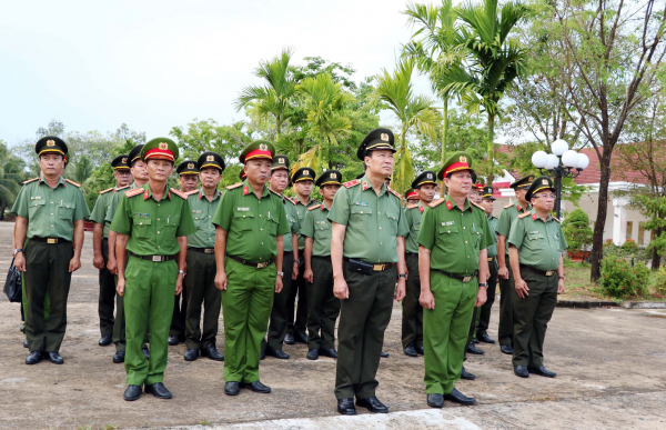 Kiên Giang tổng kết 10 năm thực hiện Chiến lược bảo vệ Tổ quốc trong tình hình mới -1