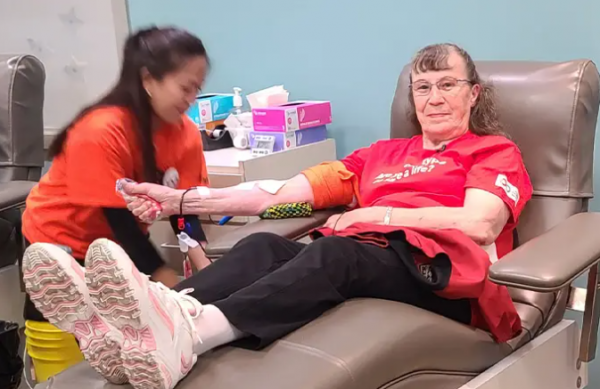 Nữ tân kỷ lục gia về hiến máu tình nguyện -0