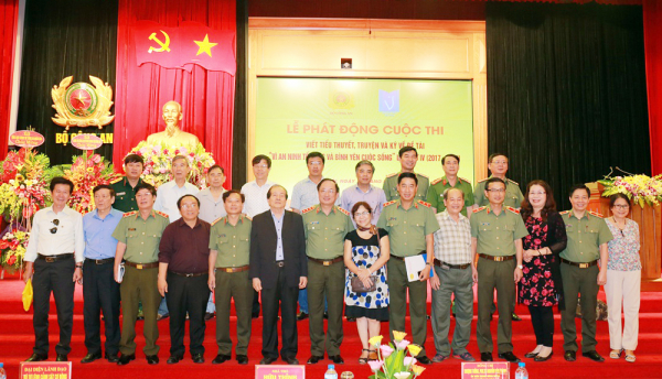 1 cuộc thi nhận được sự hướng ứng của đông đảo các nhà văn.jpg -0