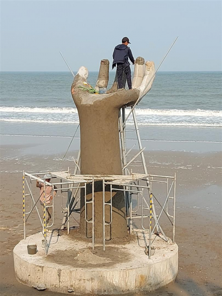 Dự án “5 cánh tay bê tông” giữa bãi biển gây xôn xao dư luận -0