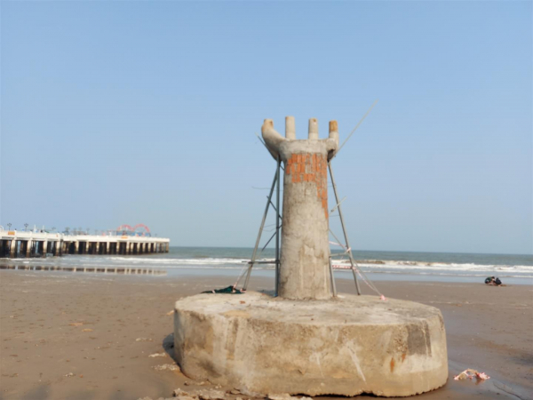 Dự án “5 cánh tay bê tông” giữa bãi biển gây xôn xao dư luận -0
