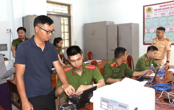 11 tổ công tác lên đường về các tỉnh làm thủ tục cấp CCCD cho công dân Hà Nam -0