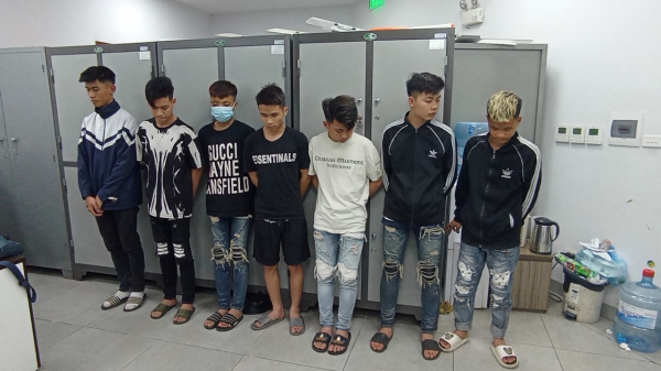 Bắt nhóm thanh niên từ Bắc Giang về Hà Nội vô cớ dùng chai bia, dao kiếm gây thương tích người đi đường -0
