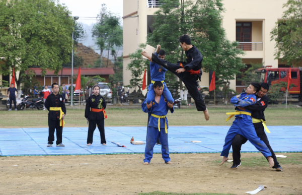 Over 700 police officers complete in police line-up regulations and martial arts   -1