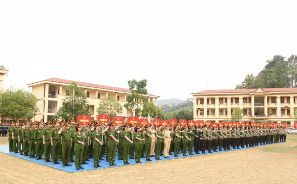 Over 700 police officers complete in police line-up regulations and martial arts   -0