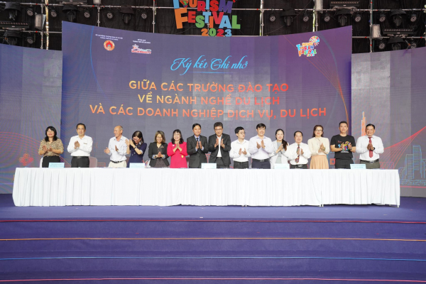 Tuyển dụng gần 2.000 vị trí việc làm ngành du lịch TP Hồ Chí Minh -0