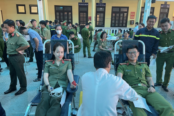 Hơn 260 cán bộ, chiến sĩ tham gia hiến máu nhân đạo -0